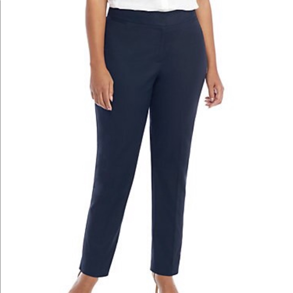 The Limited Signature Ankle Pant in Navy